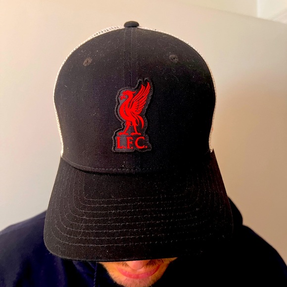 EUC LIVERPOOL F.C. TRUCKER HAT - Picture 1 of 3